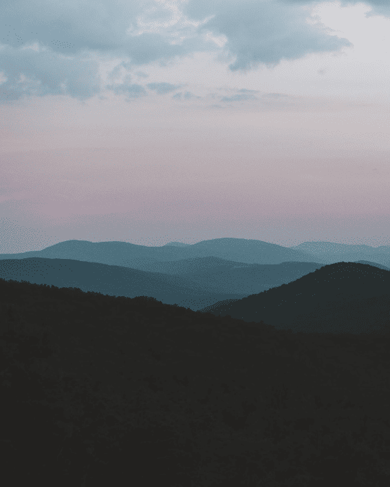 Montagne by yilono1120 alri on Unsplash