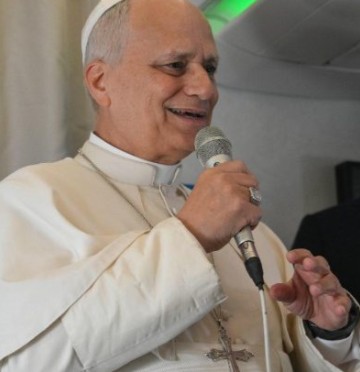 Papa Leone XIV in areo Capture foto Vatican Media