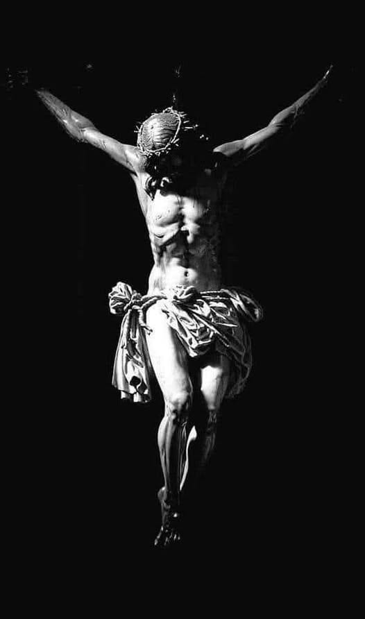 Cristo crocifisso penombra