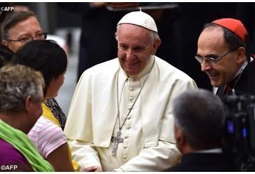 papa Francesco poveri Lyon