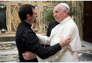 Il Papa alludienza con i Missionari Oblati di Maria in Sala Clementina