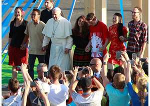 Papa Francesco con i giovani alla Gmg di Cracovia AP