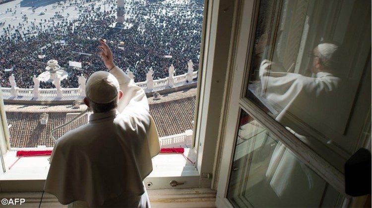 angelus Papa Francesco alto