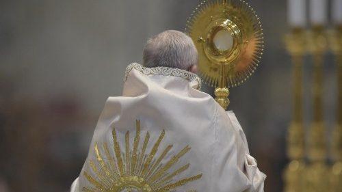 Papa Eucarestia Corpus Domini