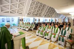 papa-francesco-santa-marta-15