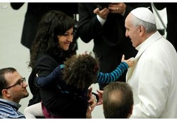 papa Francesco saluto mamma