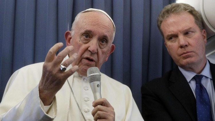 papa conferenza aereo