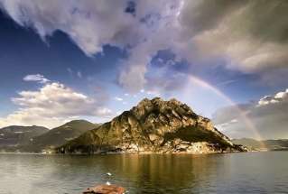 arcobaleno e montagna