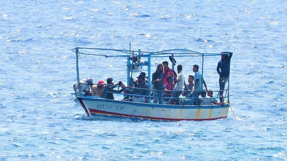 Imbarcazione migranti