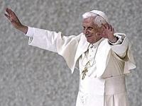 papa-abbraccio-folla-2.jpg