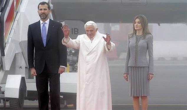 papa_arrivo_compostela.jpg